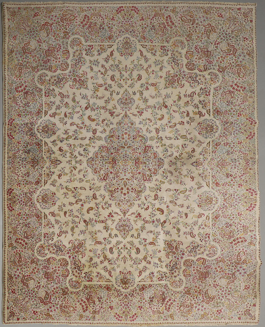 Ein Teppich, orientalisch, halbantik, Kirman Lavar, ca. 430x315 cm.
