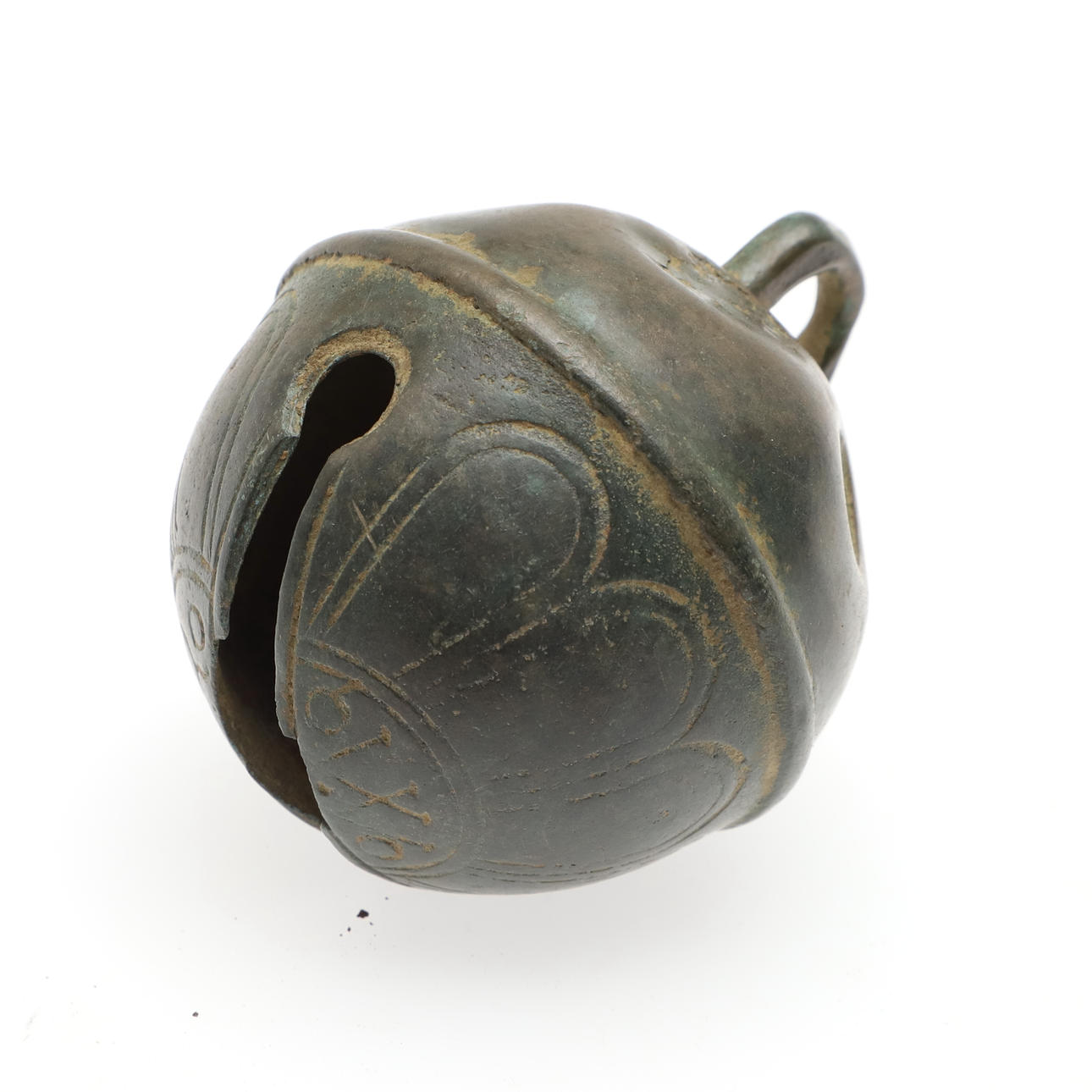 A LARGE CROTAL BELL BY ROBERT WELLS OF ALDBOURNE. Coins, Medals ...