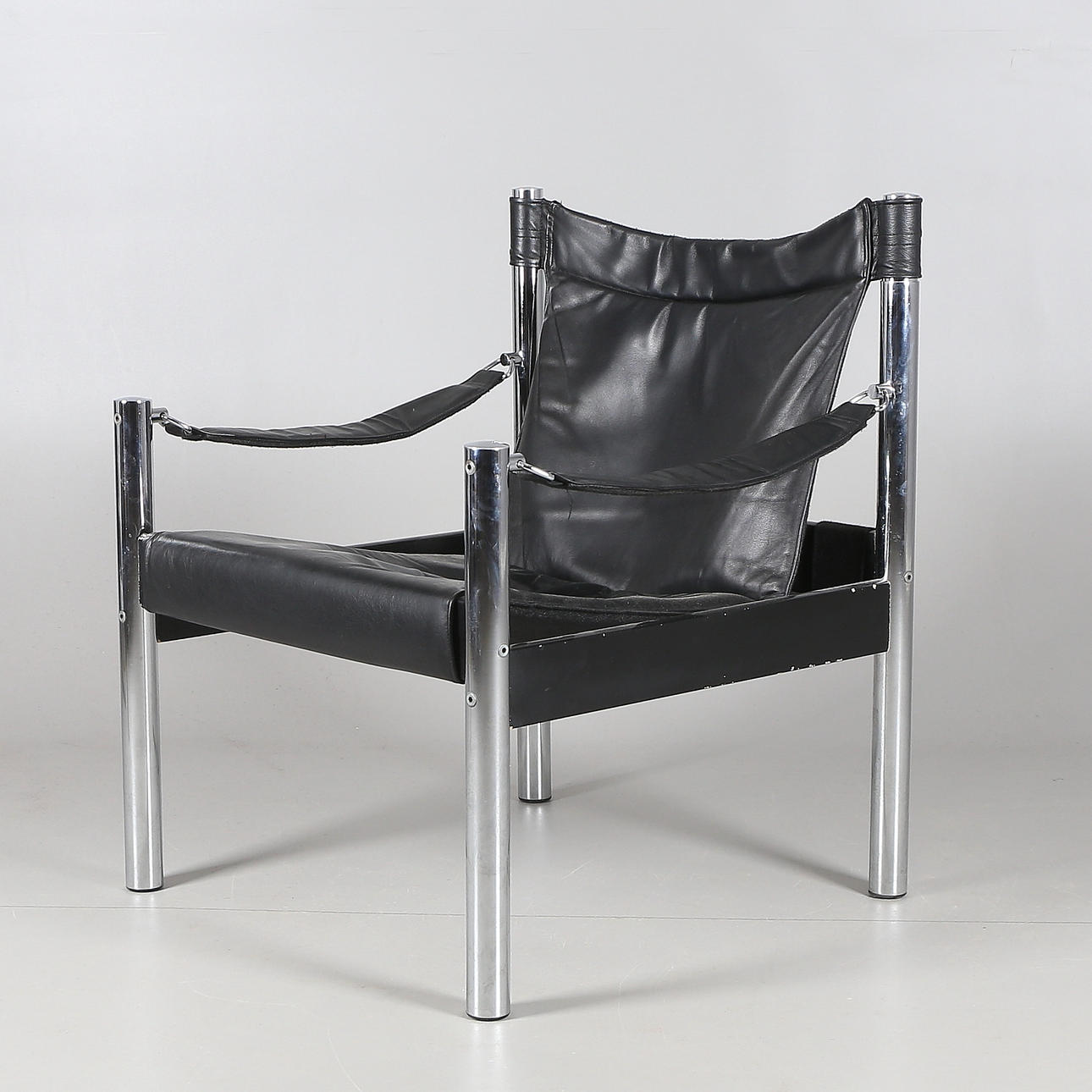 FÅTÖLJ, skinn/trä samt kromad metall, 1900-talets sista kvartal.