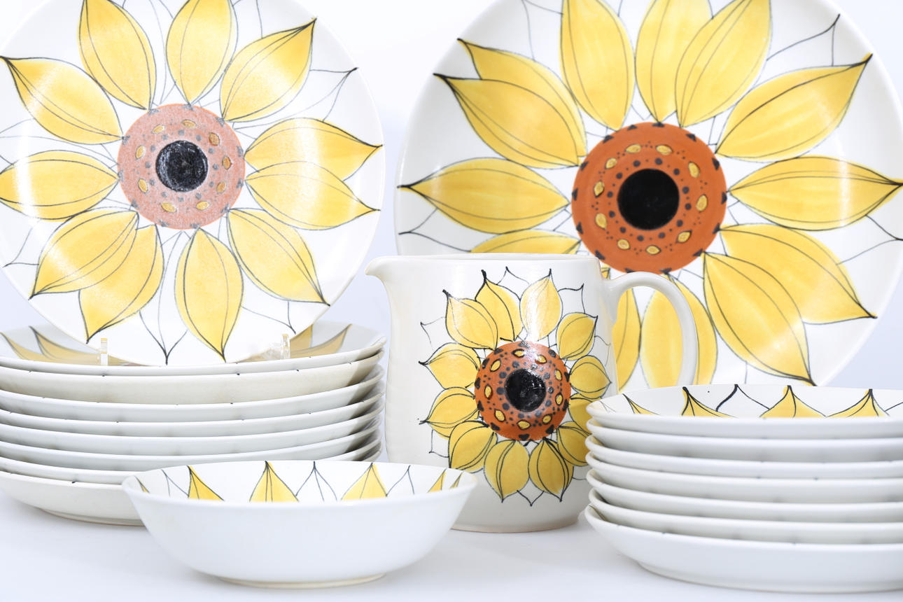 SERVISDELAR, stengods, 19 delar, design Hilkka Liisa Ahola, Arabia, Finland.