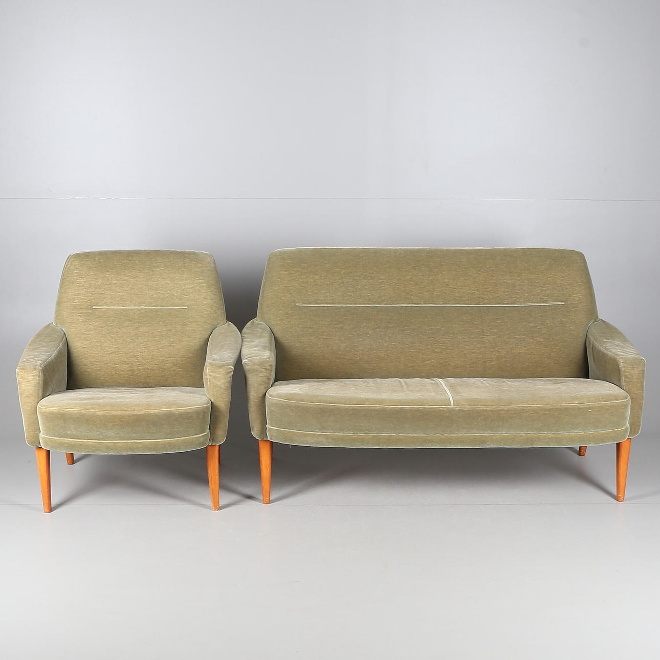 SOFFA samt FÅTÖLJ, Dux, Ljungs Industrier AB, Malmö, ur serien Bra Bohag, omkring 1900-talets mitt.