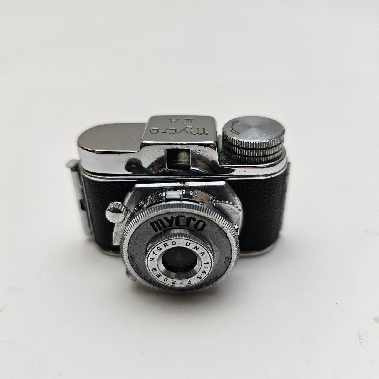 MYCRO III MINIATURKAMERA MIT LEDERTASCHE.