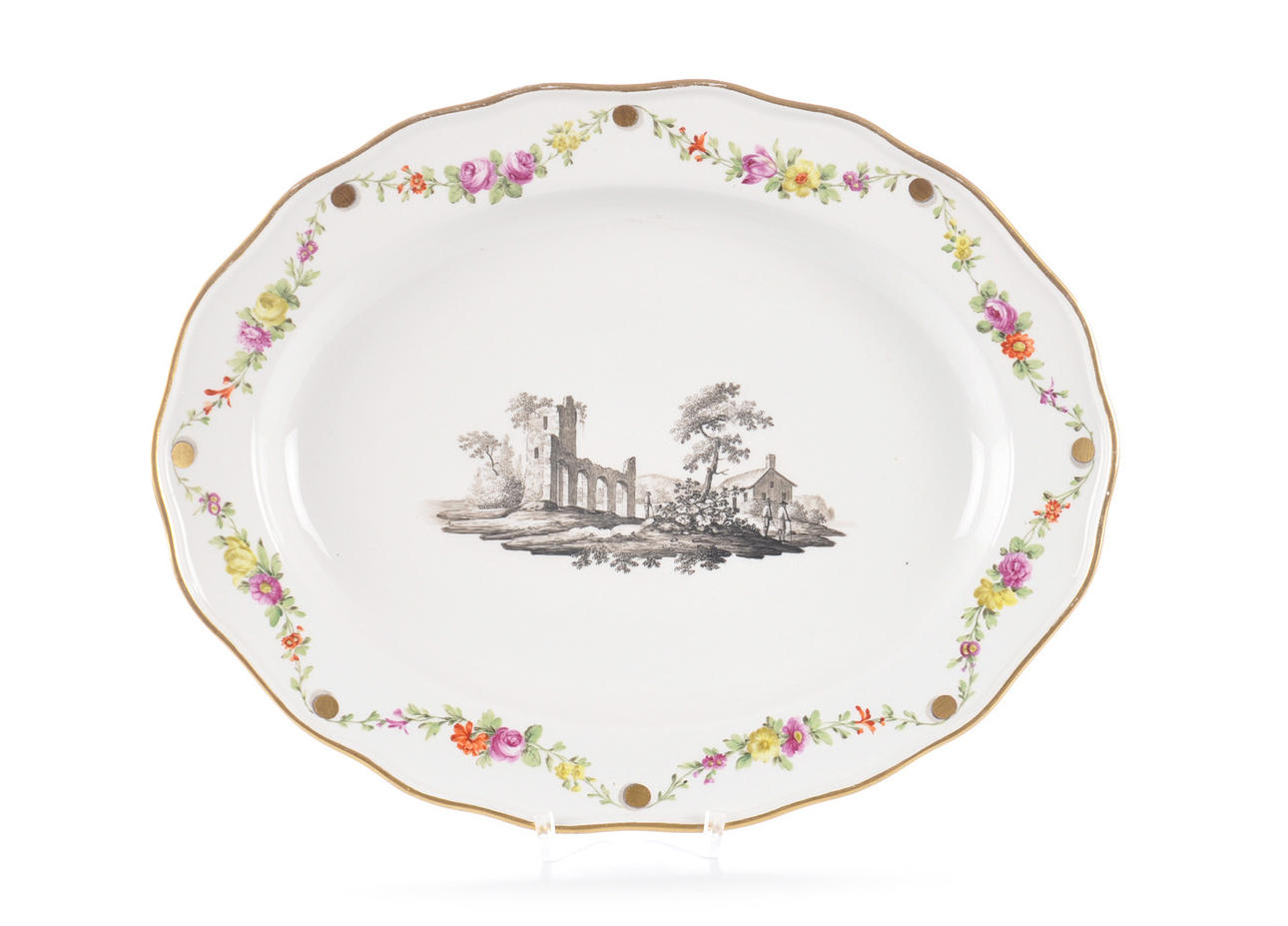 WIEN, AUGARTEN. Tallrik med svart lödmålning, omgivande krans av blommor, Biedermeier omkring 1840.