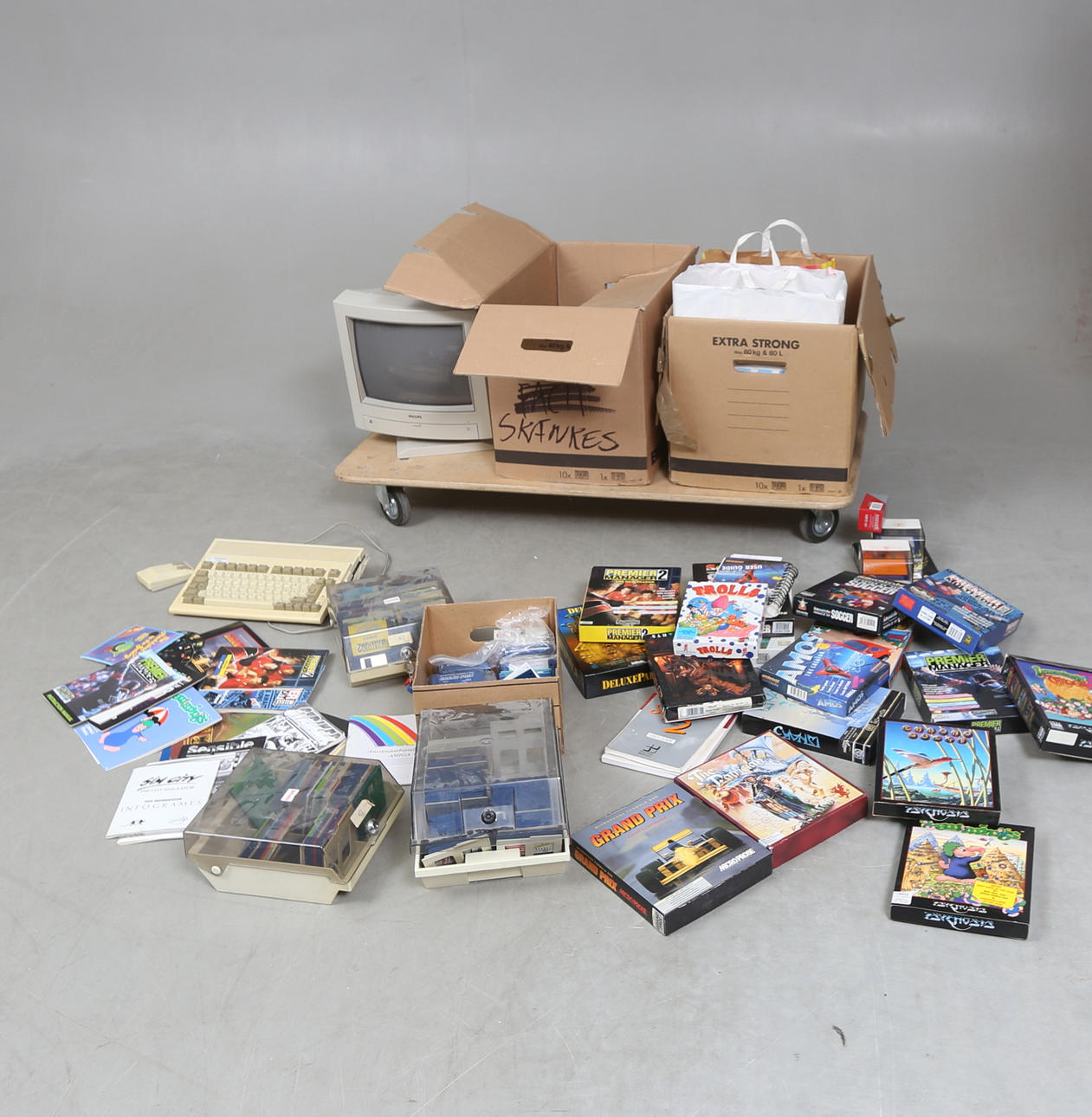 PC con juegos y accesorios, Amiga 600.