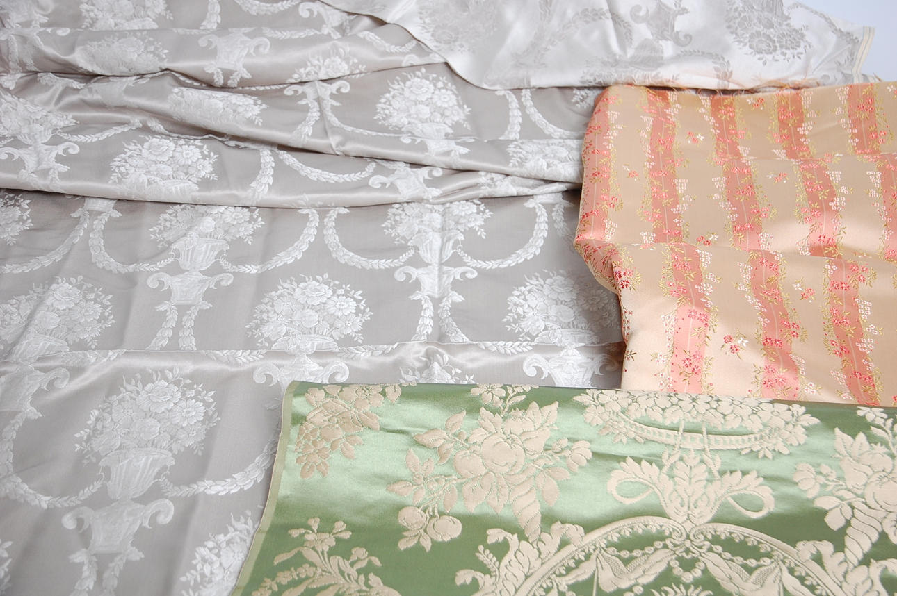 TYGER, 3 st bitar medaljongtyg.