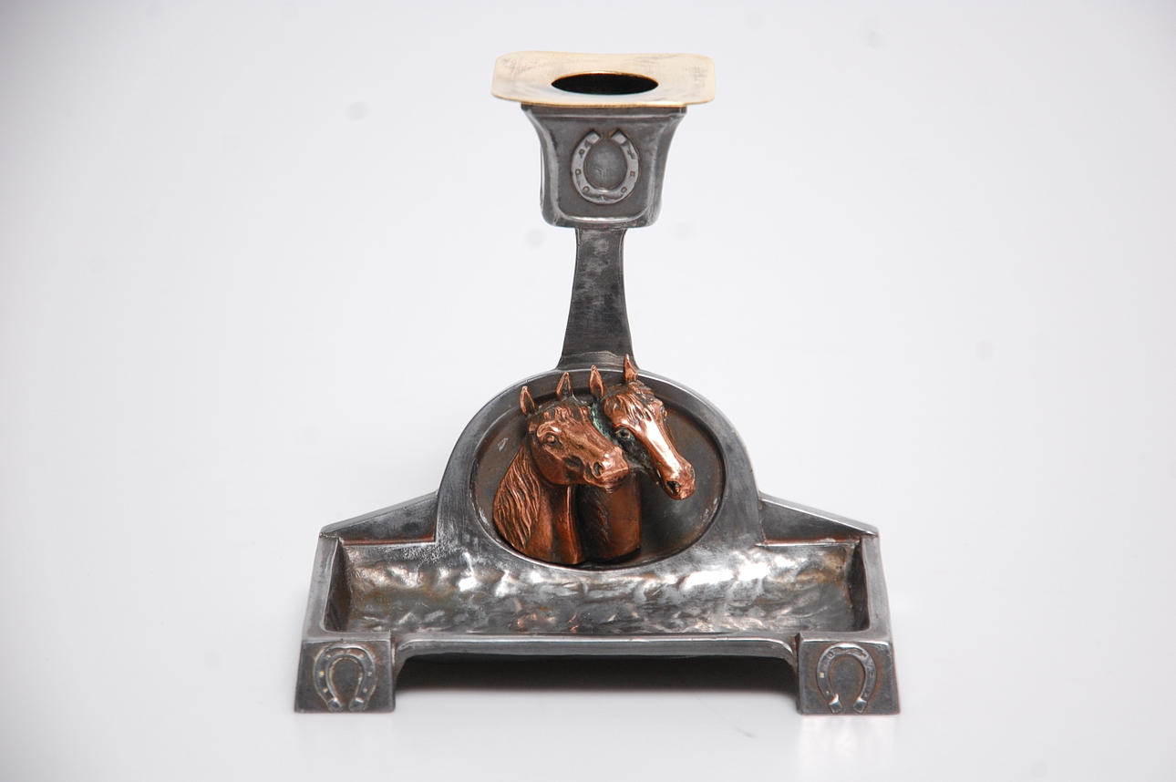 LJUSSTAKE, jugend, med dekor av hästar, 1900-tal.