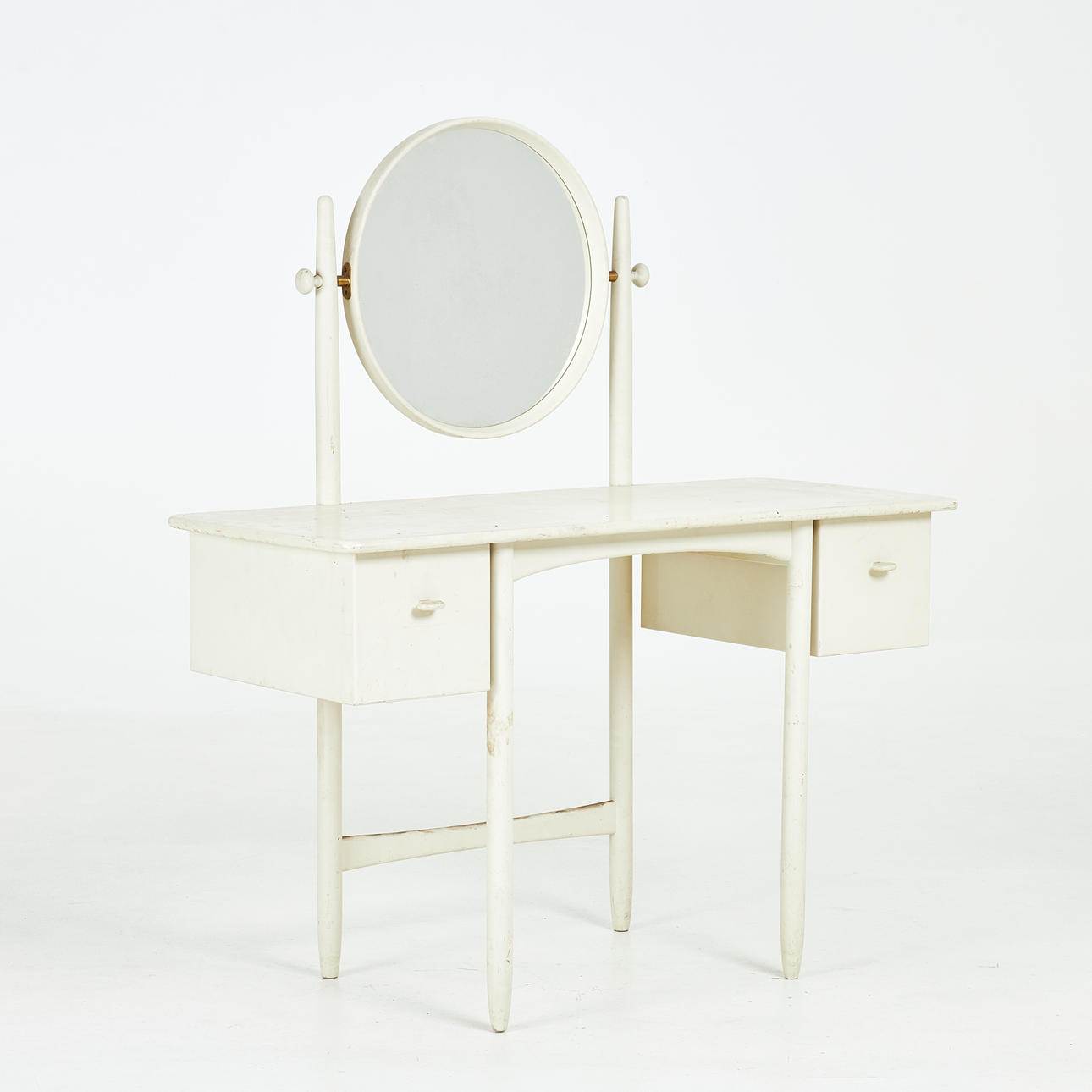 SVEN ENGSTRÖM & GUNNAR MYRSTRAND. Dressing table, white lacquered, drawers, round mirror.
