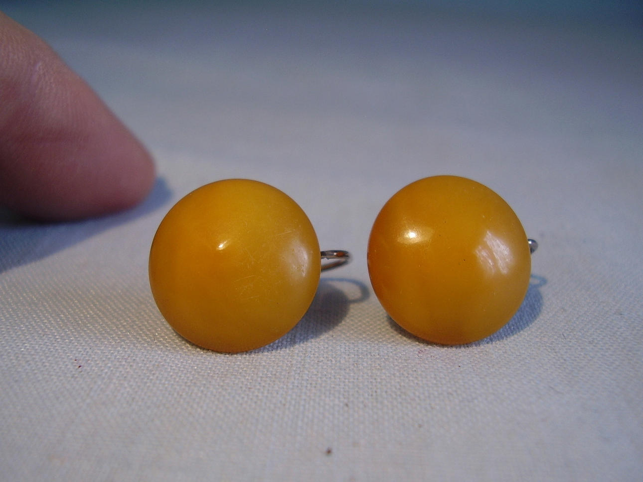 ANTIKA BÄRNSTEN ÖRHÄNGEN.