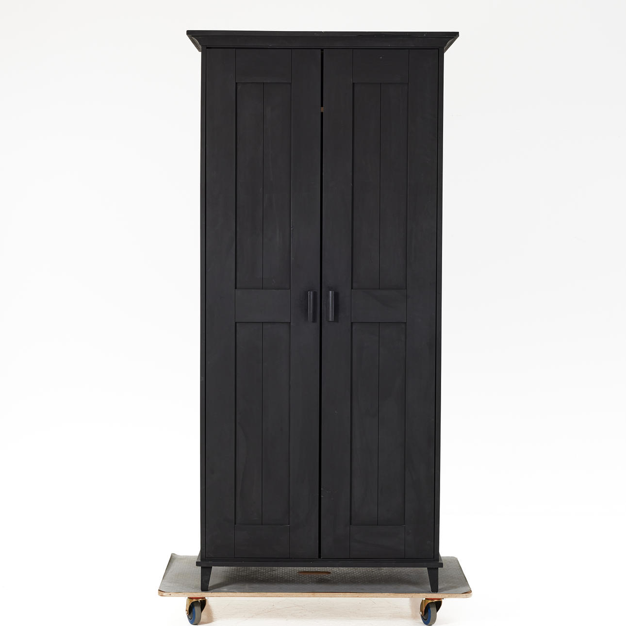 NIRVAN RICHTER. Skåp, Norrgavel, samtida.