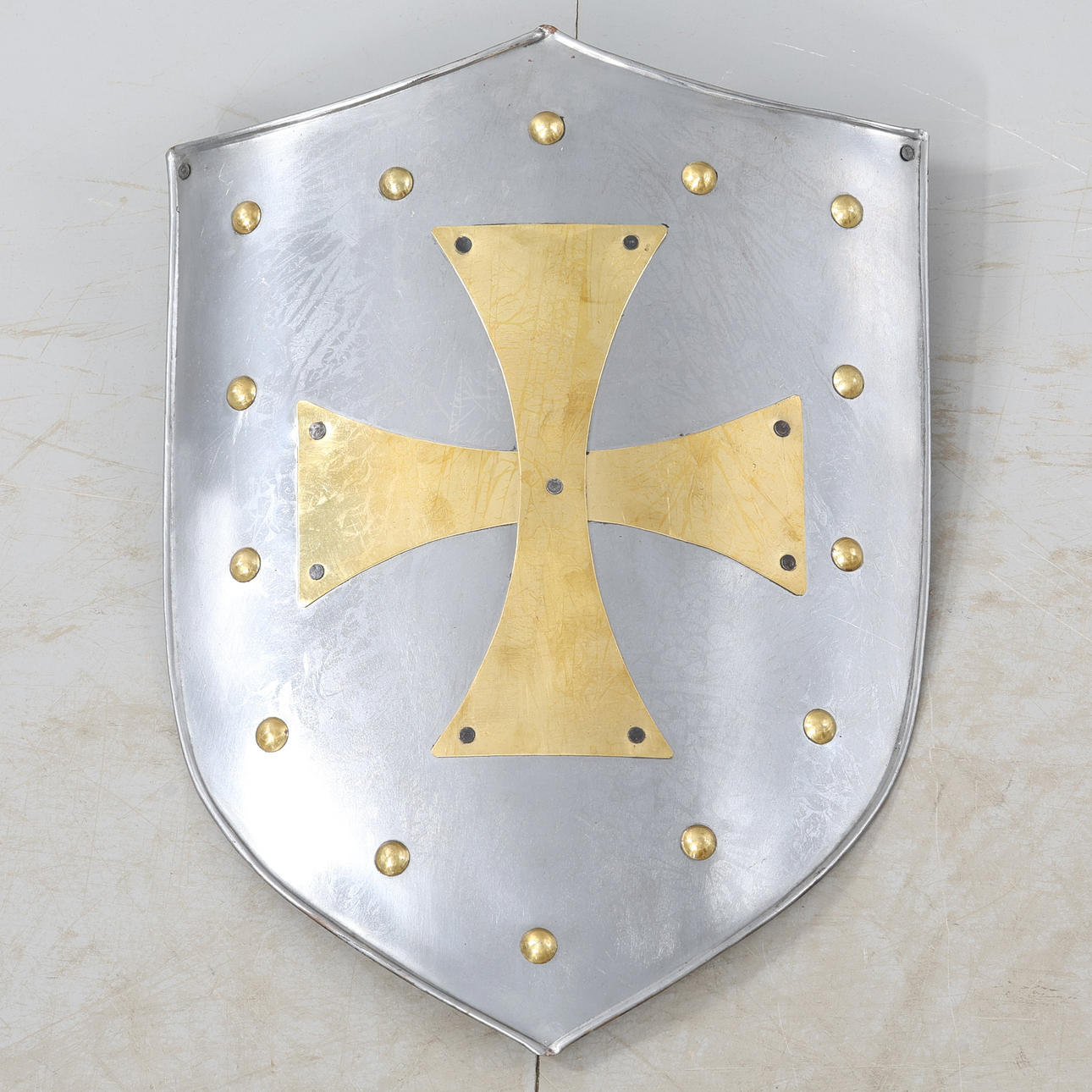 SKÖLD. Mindre format, tempelriddare, metall, samtida replika.