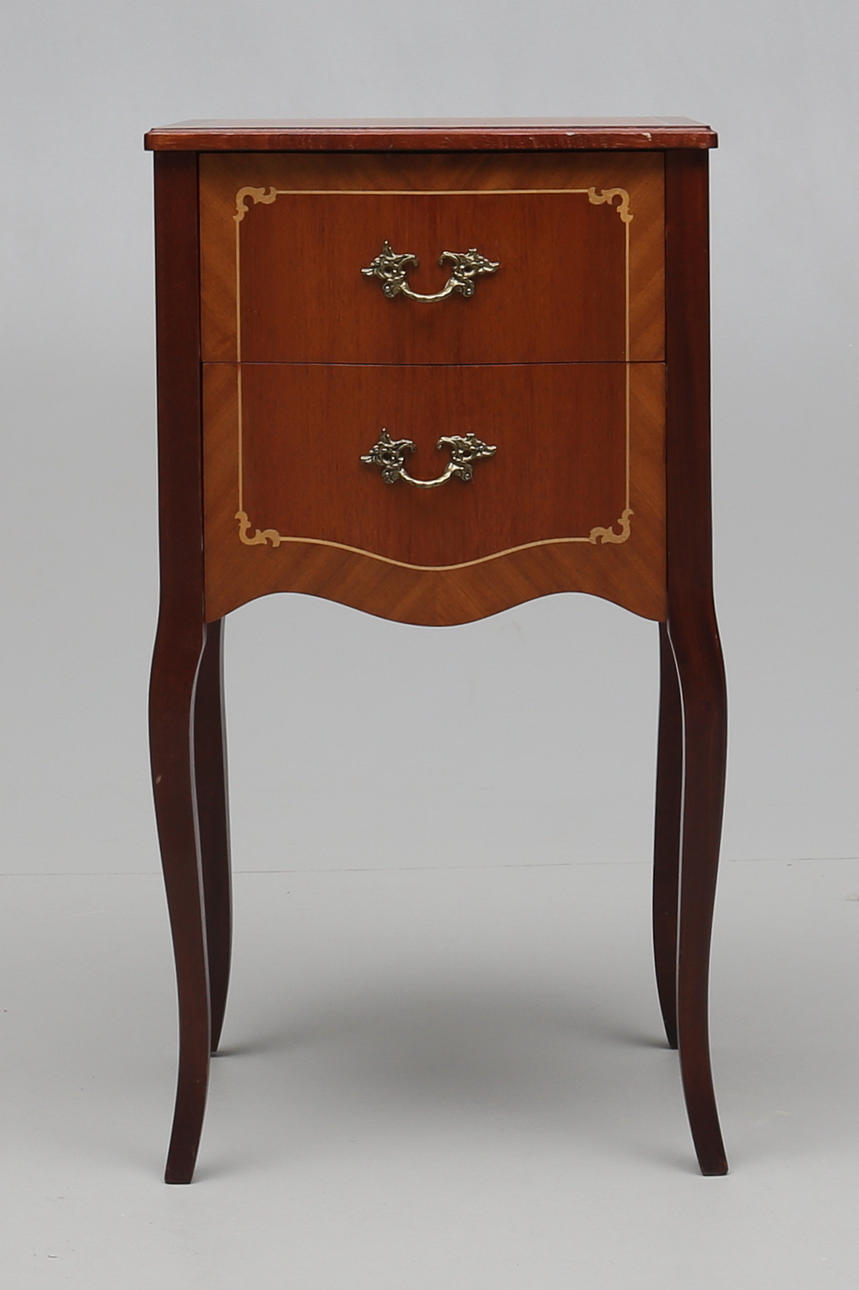 BYRÅ, rokokostil, 1900-talets mitt.