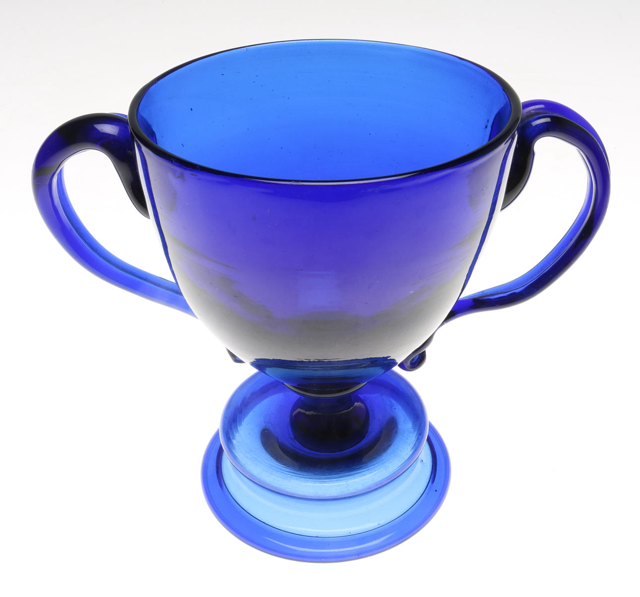 KONSTGLAS, urna, möjligen Kosta eller Göteborg, 1800-tal.