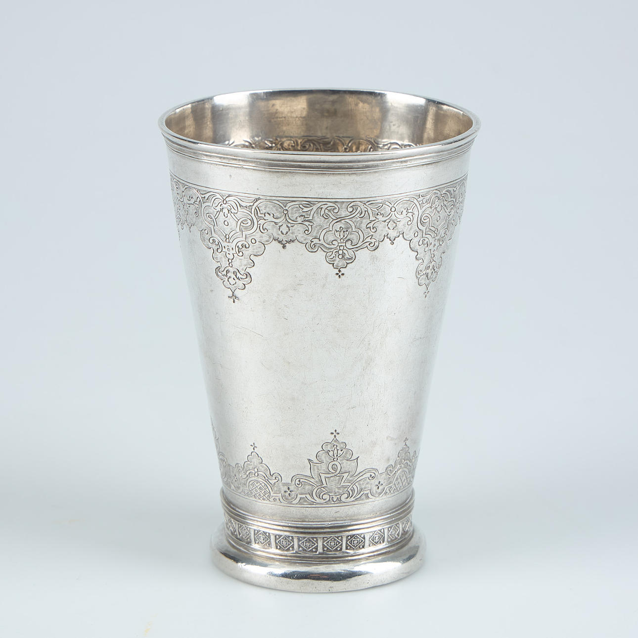 Ein silberner Becher, Moskau 1735.