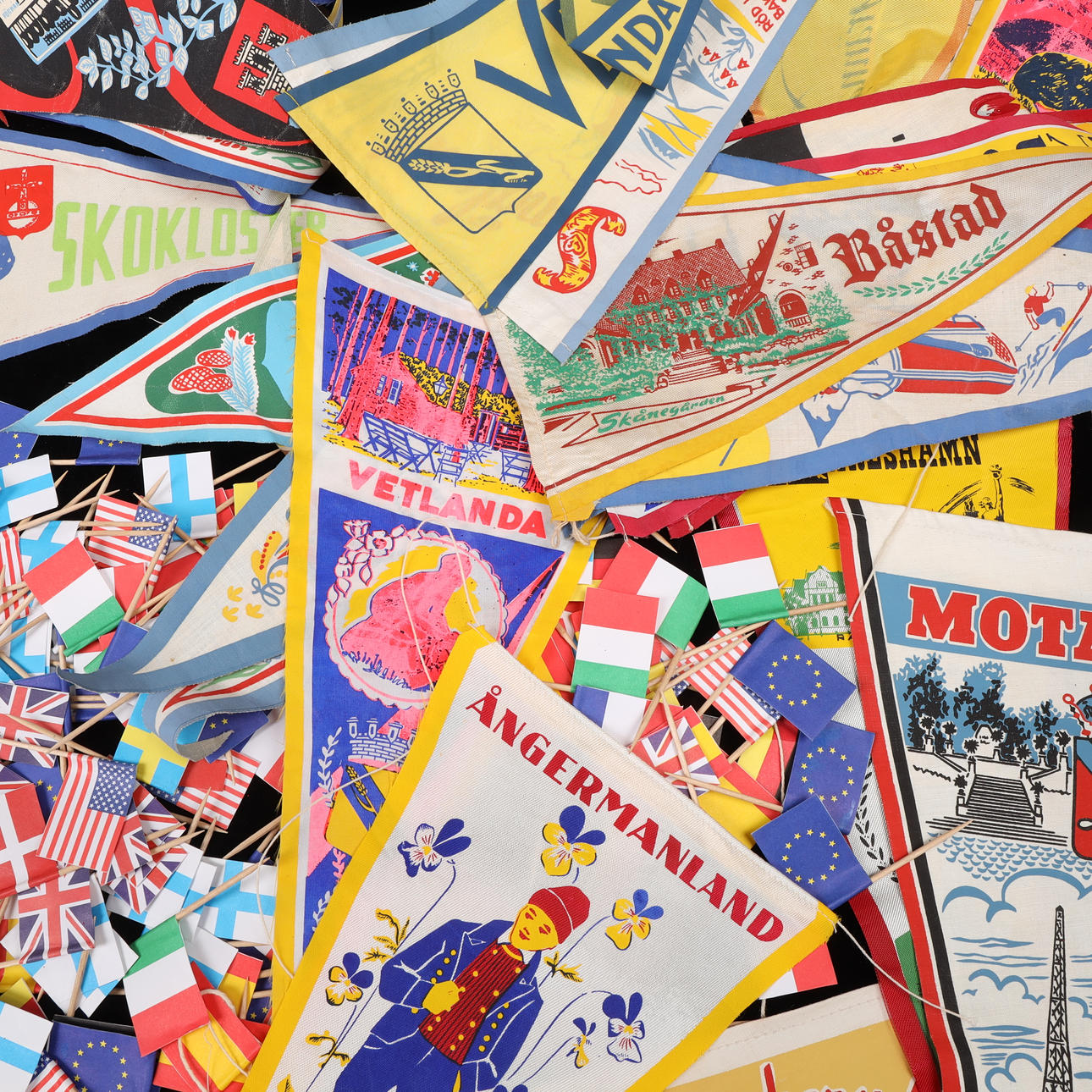 Turistvimpler og flag, midten af det 20. århundrede.