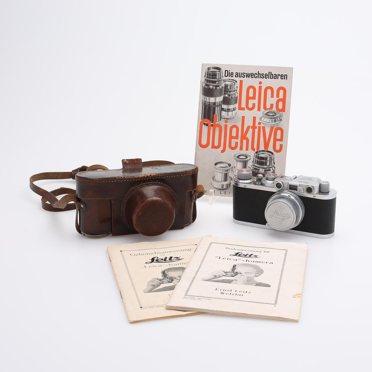CAMERA, LEICA II, 1933.