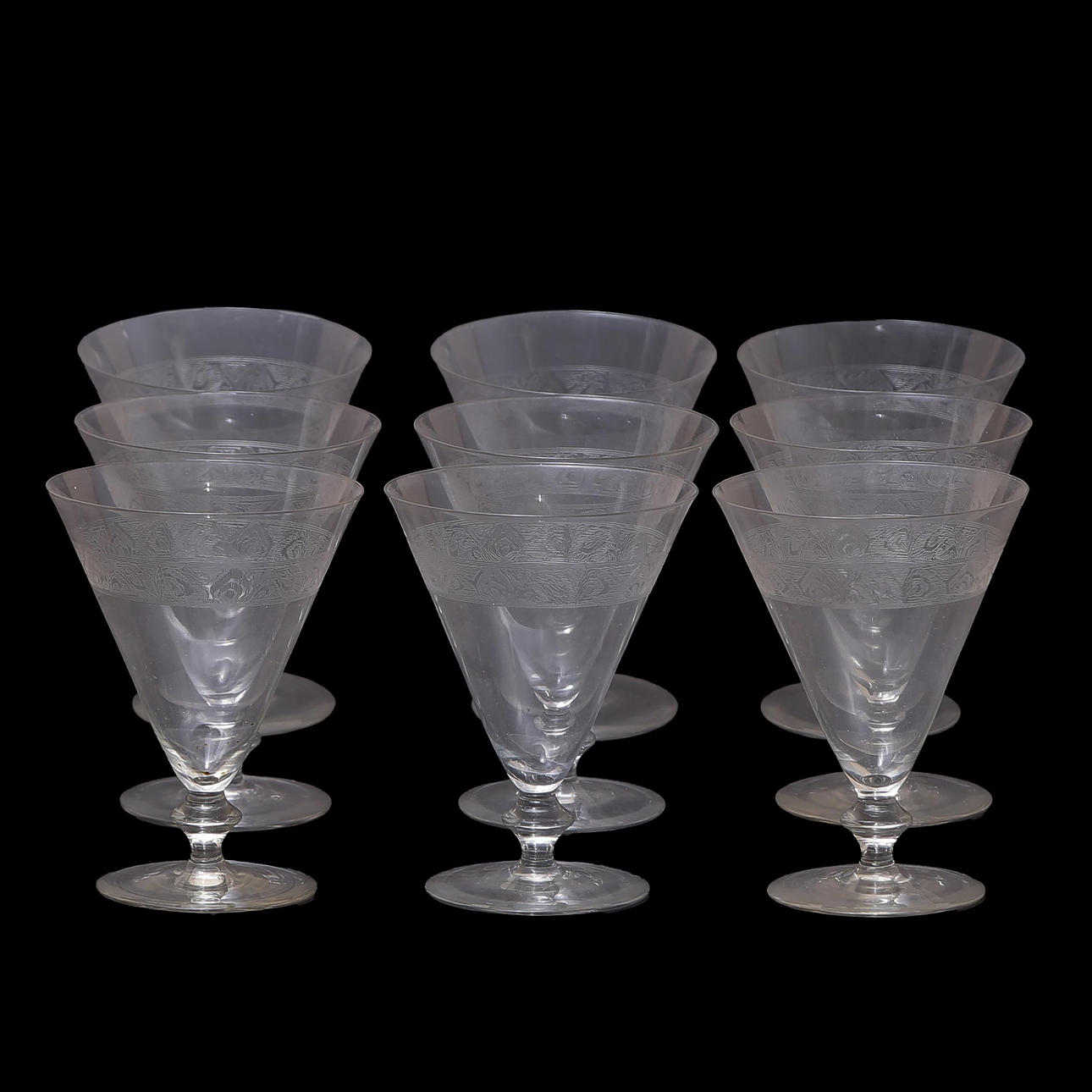 ÄLTERES EISGESCHIRR MIT GEÄTZTEM DEKOR.