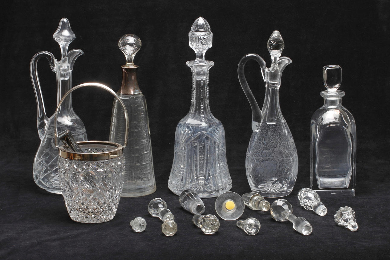 GLASFÖREMÅL, 6 delar, 1900-tal.