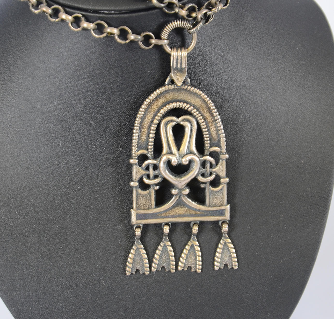 HÄNGE, vitmetall, Kalevala Koru, Finland.