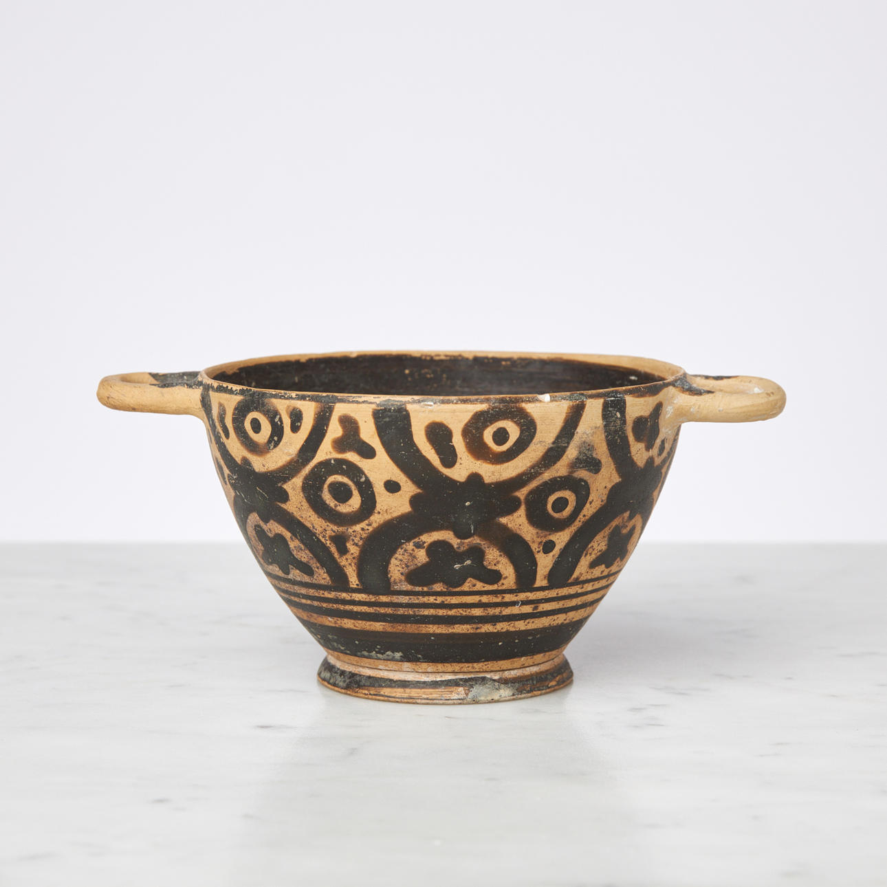 KOTYLE, ca. 5th century BC, Greece, Corinth, geometric pattern, earthenware.