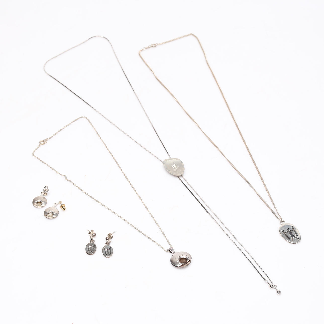 SMYKKER, 5 stk, herunder sølv, Randi Marainen.