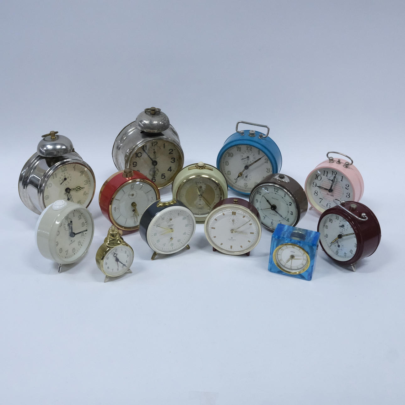 VÄCKARKLOCKOR, 13 STYCKEN.