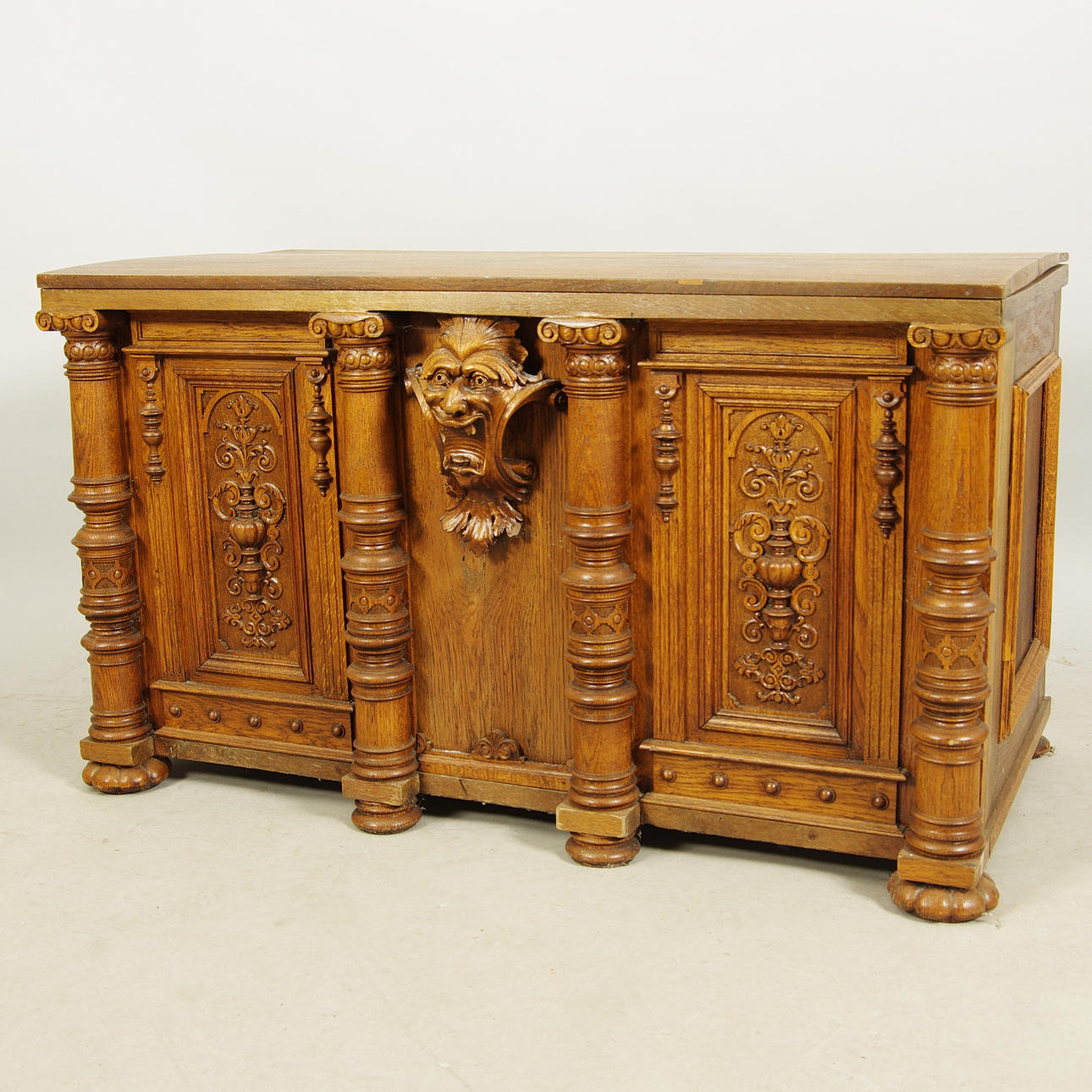 KISTA, ek, rikligt skuren.