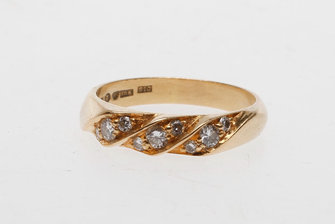 RING, 18k guld med diamanter, 4,7 gram.