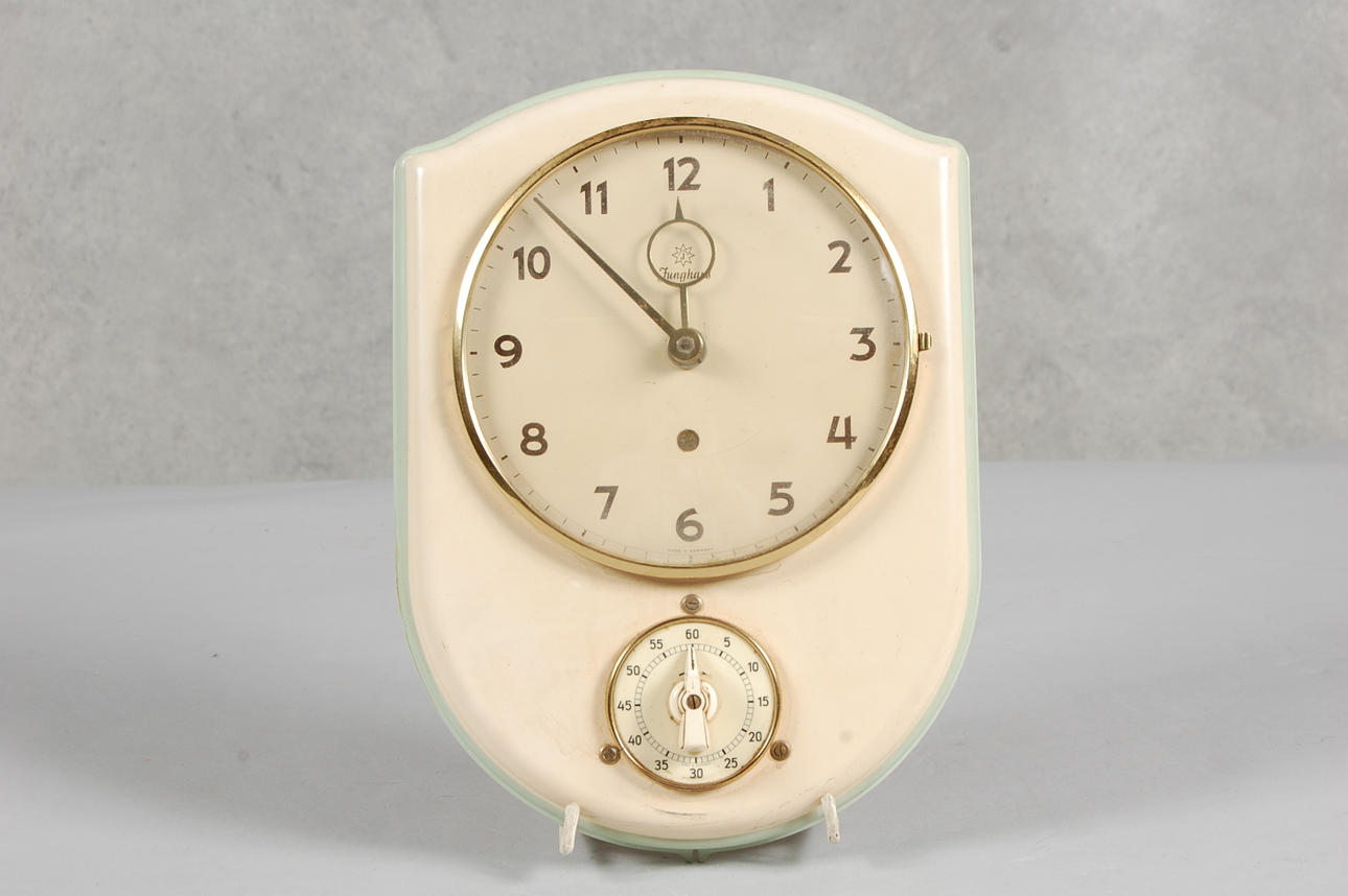 VÄGGUR med äggklocka, Junghans, 1930-tal.