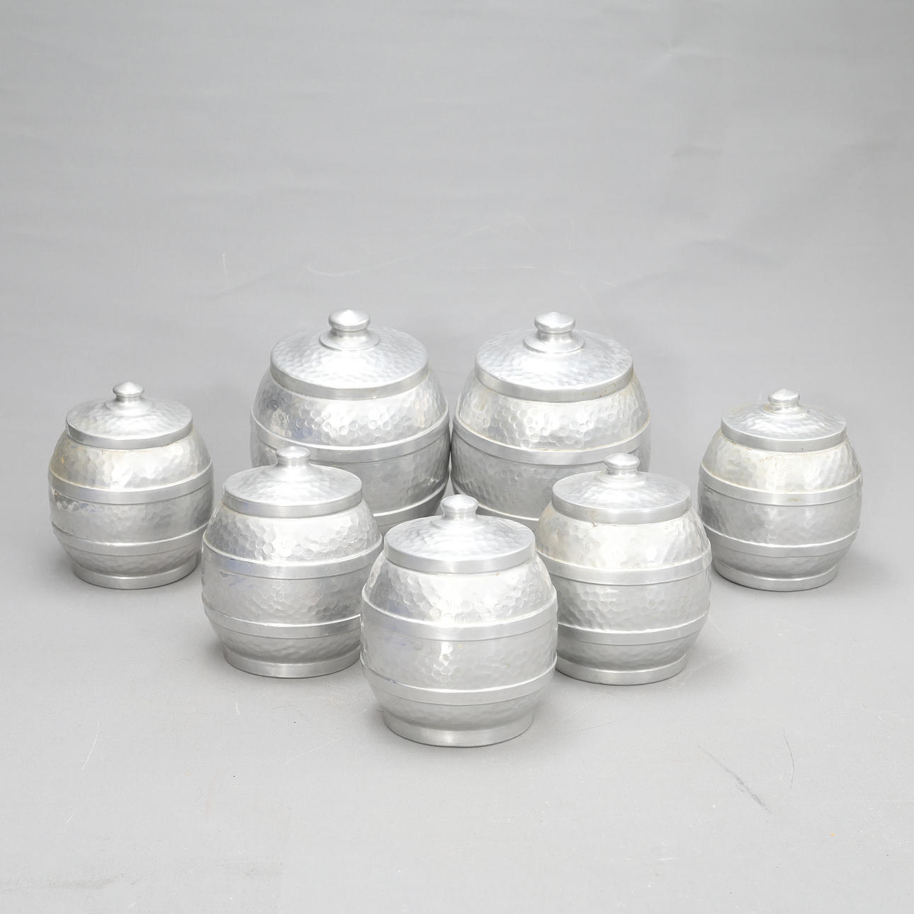 TIN DÅSER, syv stykker.