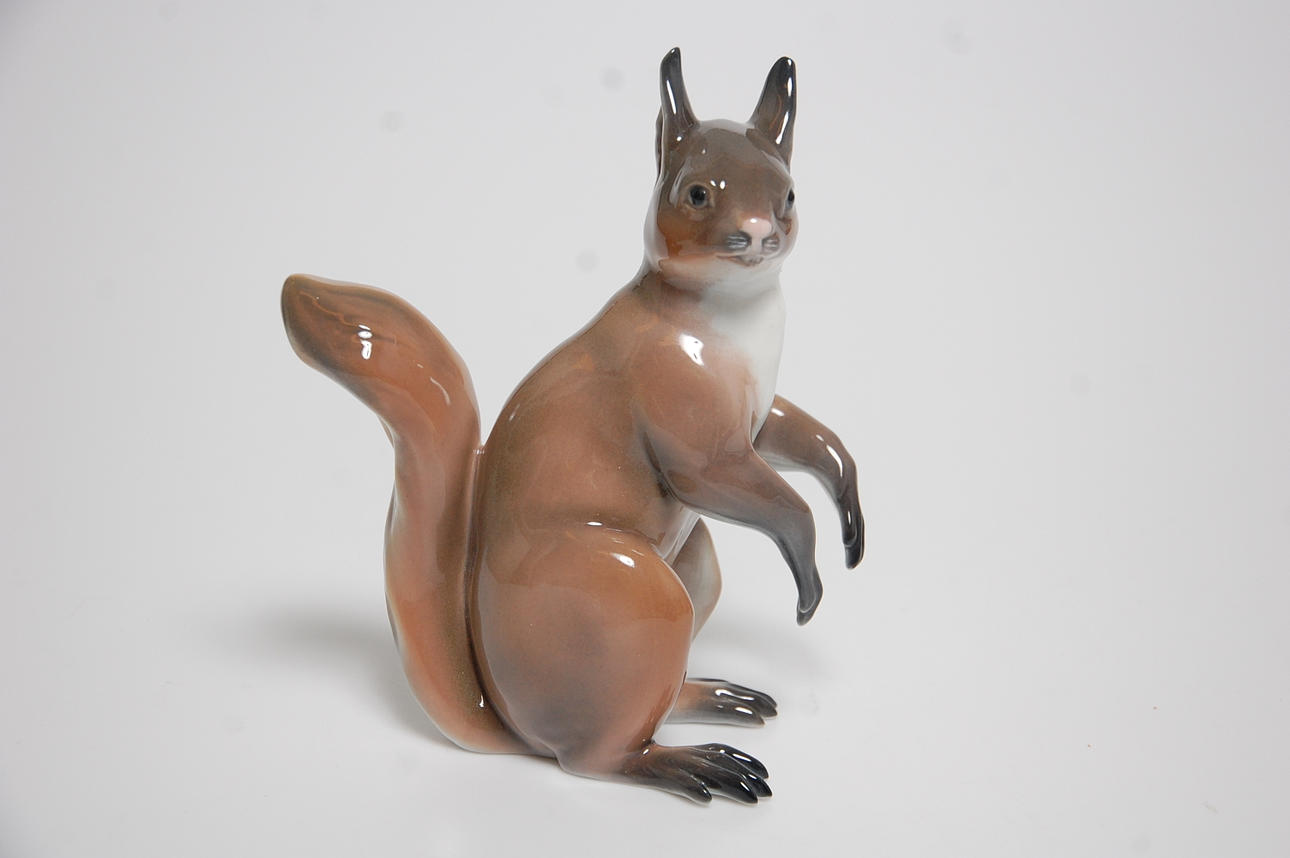 FIGURIN, Ekorre, underglasyr, Waldemar Lindström, Rörstrand 1950-tal.