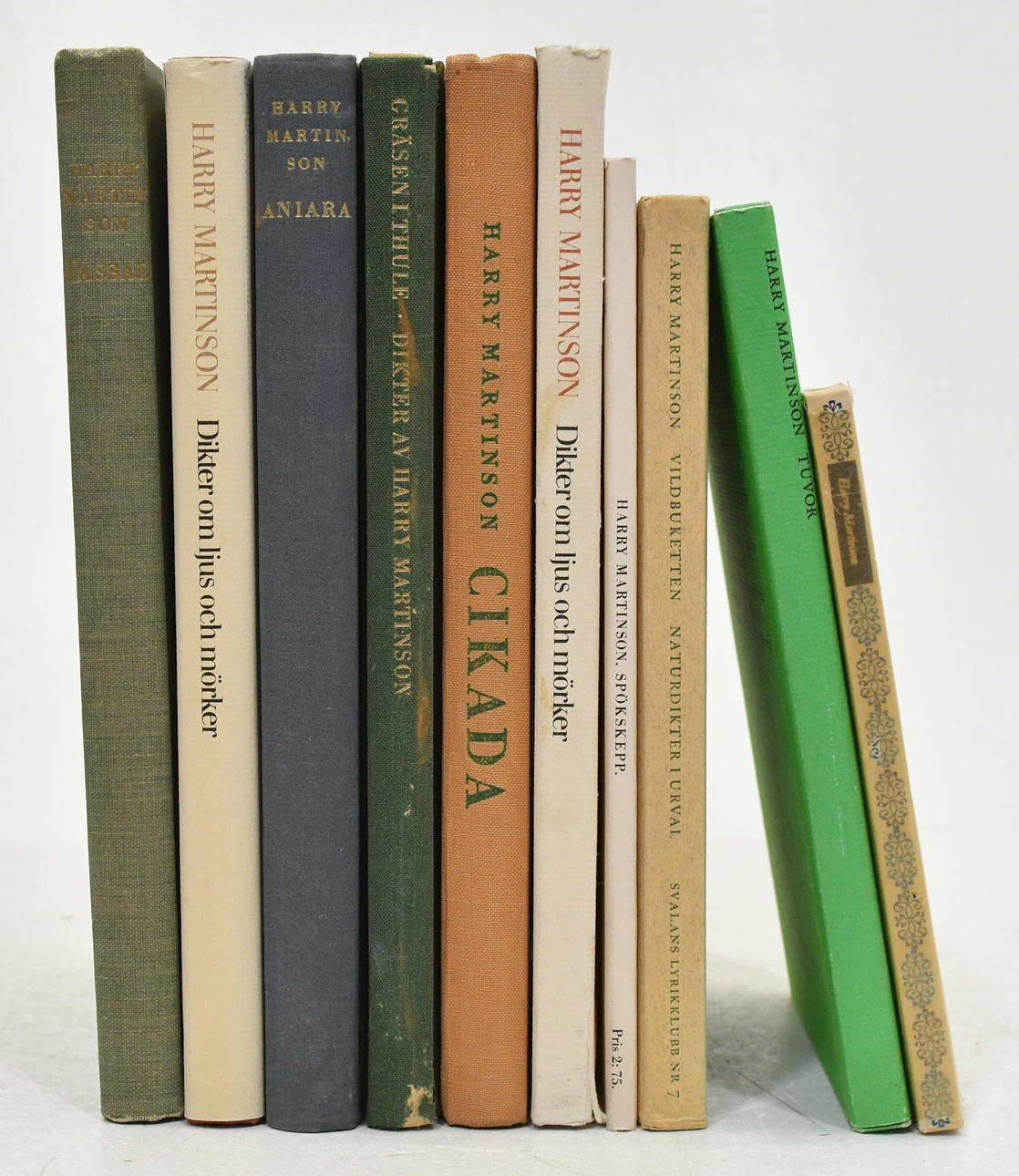 Böcker av Harry Martinsson. 10 volymer.