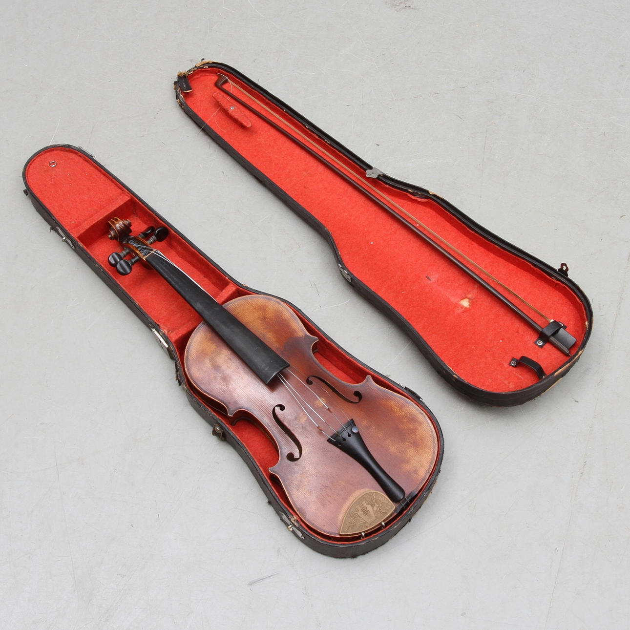 FIOL, invändigt etikettmärkt "Antonius Stradiuarius Cremenensis Faciebat Anno 1726".