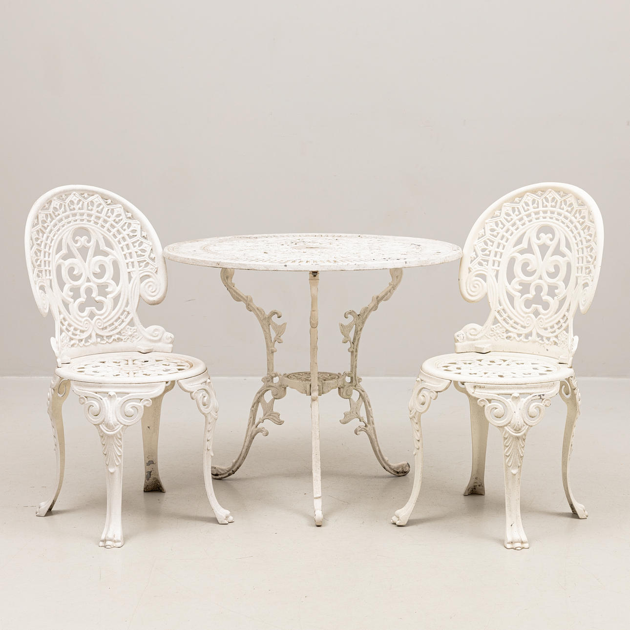 CAFÉGRUPP, 3 delar, bemålad metall, 1900-tal.