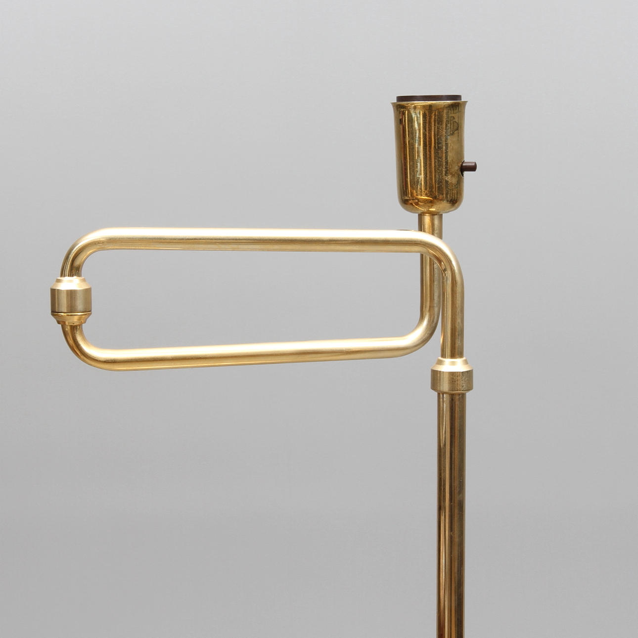 GOLVLAMPA, mässing, 1900-tal.