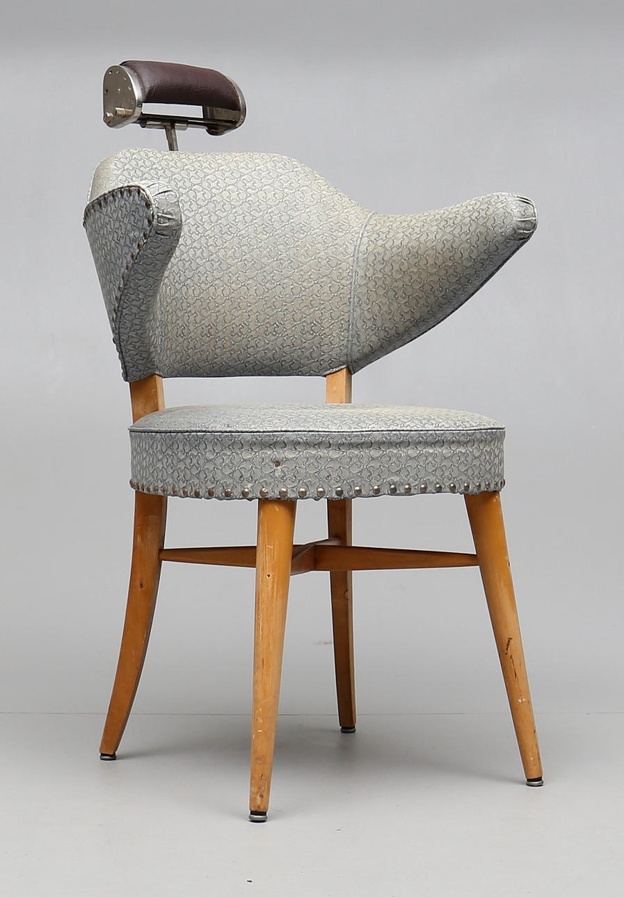 BARBERARSTOL/FRISÖRSTOL, 1900-talets mitt.