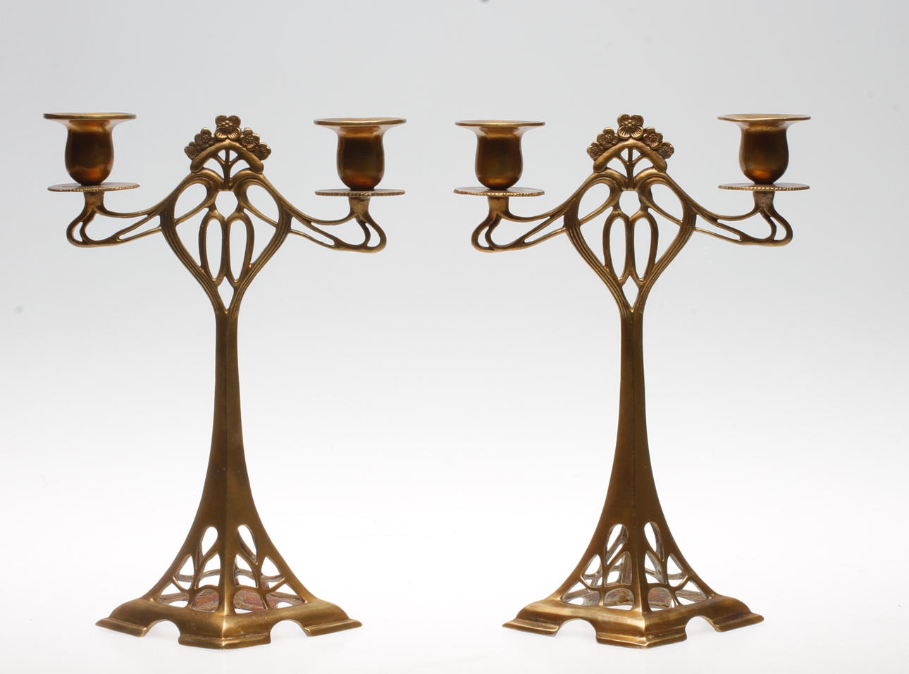 KANDELABRAR, ett par, mässing, jugendstil, 2000-tal.