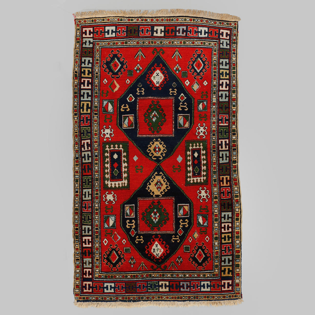 MATTA, Kaukasisk, 218 x 126 cm.