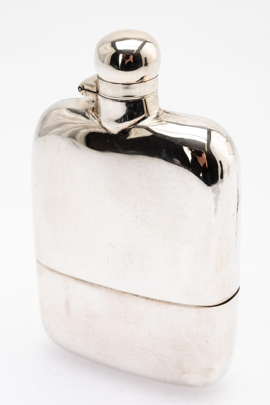 Lonkkapullo/taskupullo, sterlinghopea, Chester, 1920.