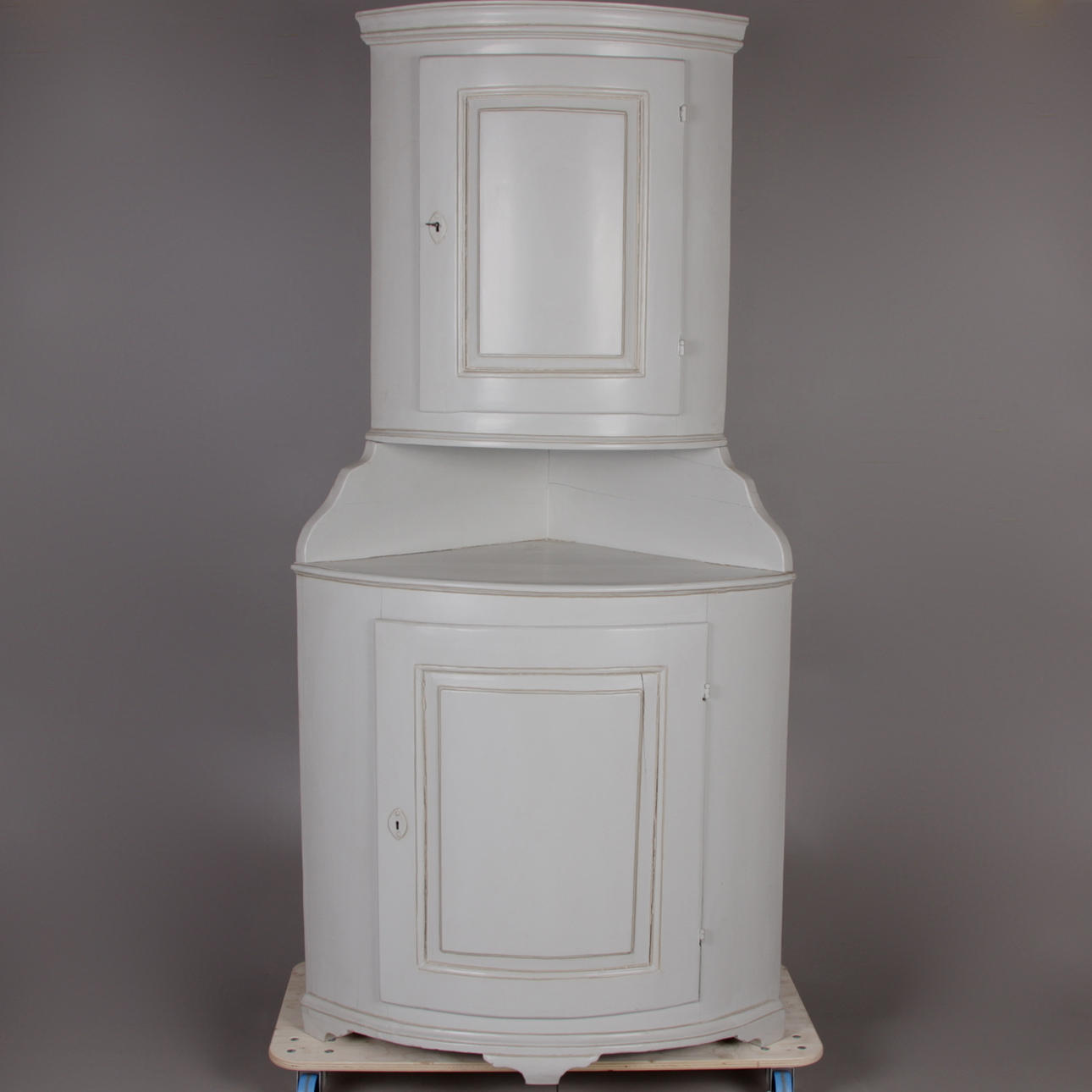 HÖRNSKÅP, allmoge, 1700/1800-tal.