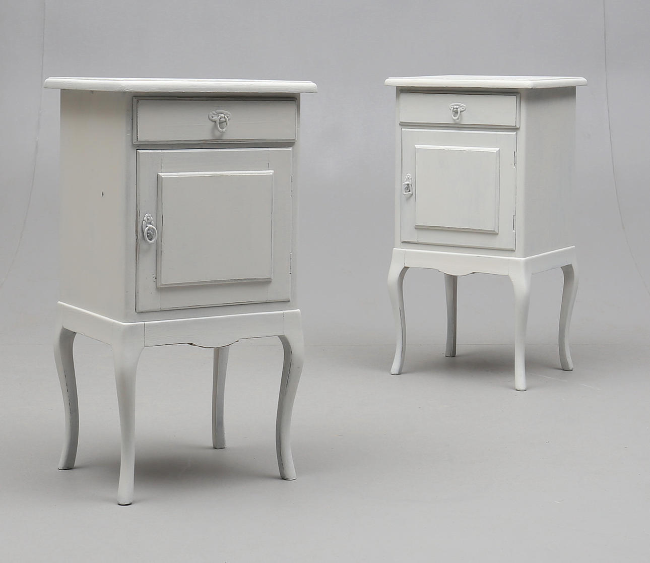 NATTBORD/POTTSKÅP, ett par, rokokostil, omkring 1900.