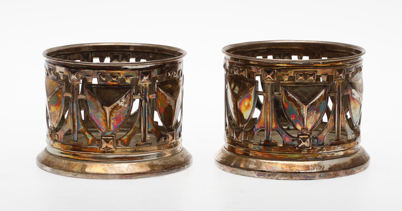 FLASKCOASTER, ett par, nysilver, jugend.