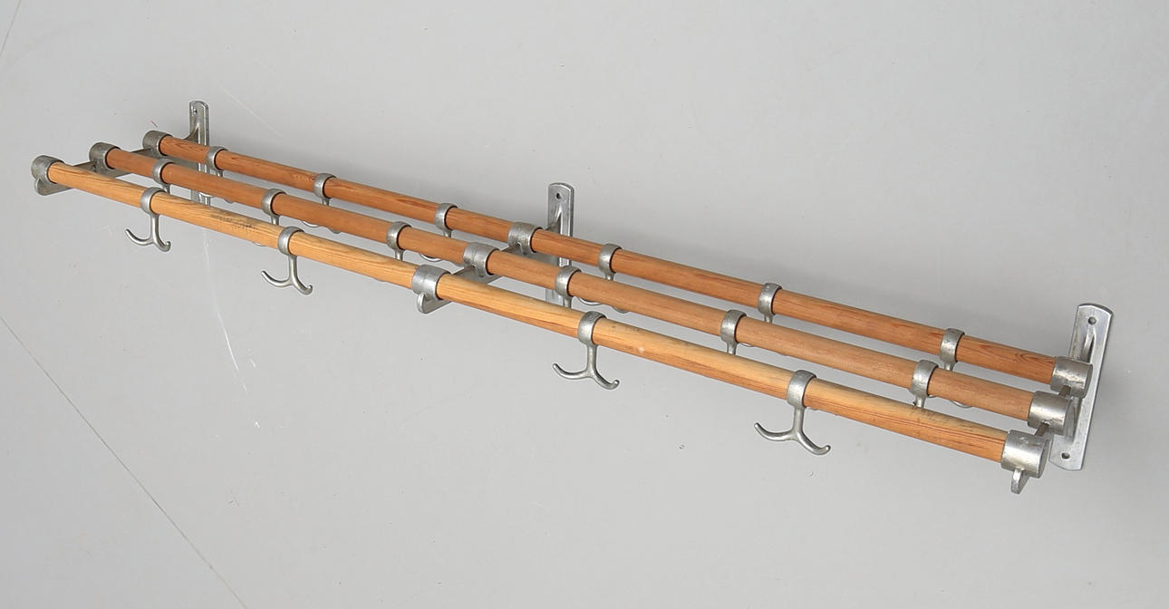 KLÄDHÄNGARE/HATTHYLLA, funkis, 1930-tal.