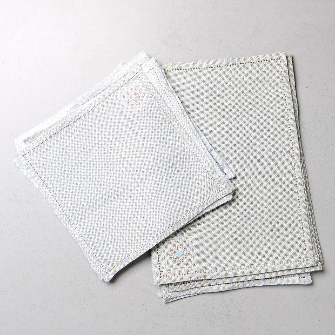 TABLE TABLETS & NAPKINS for 12 persons, linen with embroidery.