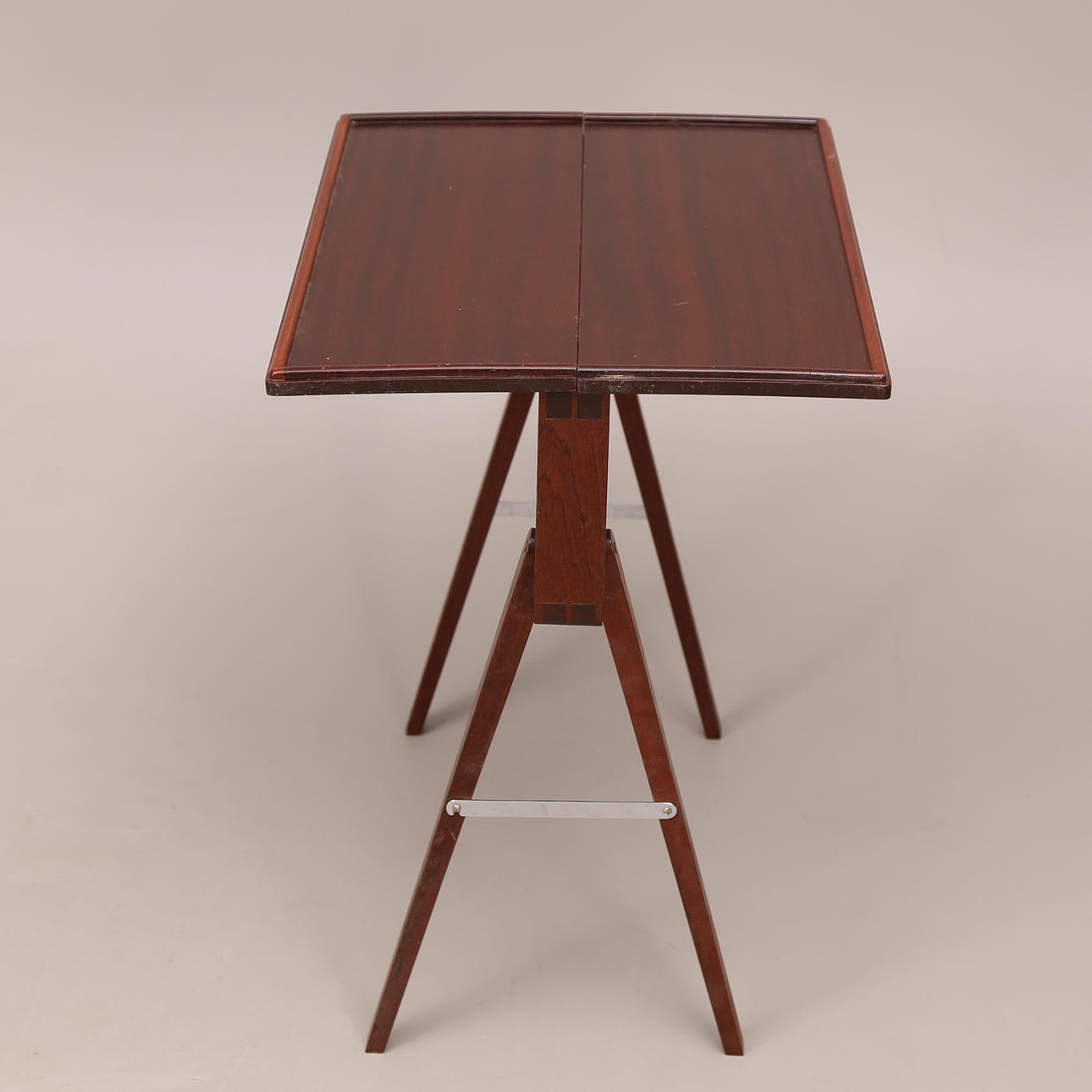 RESEBORD - SERVERINGSBORD, mahogny, ihopfällbart, 1900-tal.