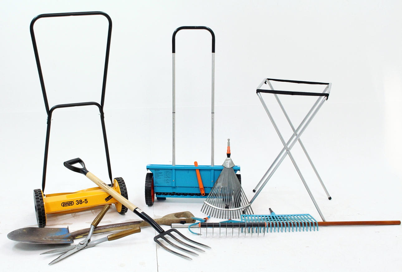 TRÄDGÅRDSUTRUSTNING, 7 delar.