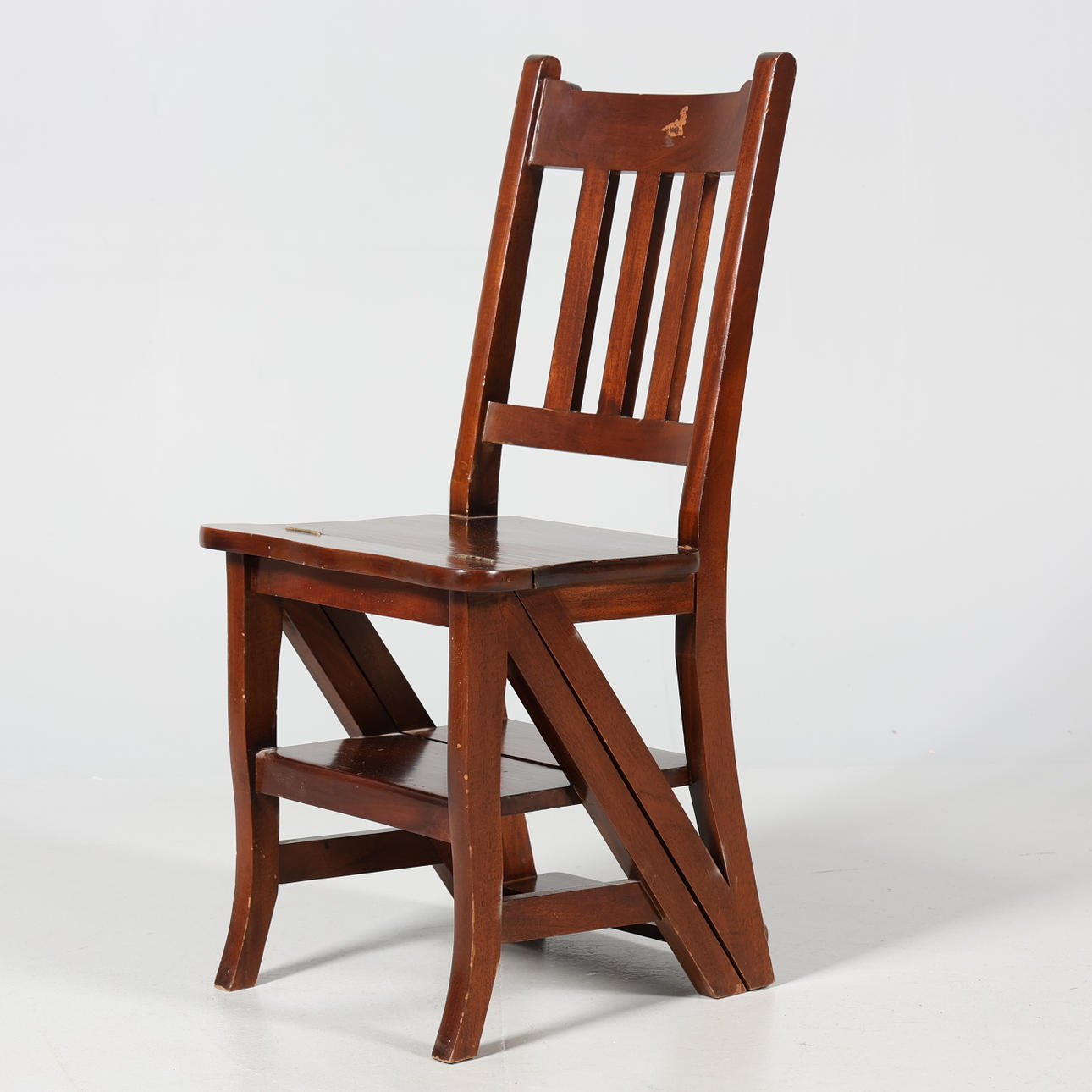 SILLA DE BIBLIOTECA, escalera, madera.