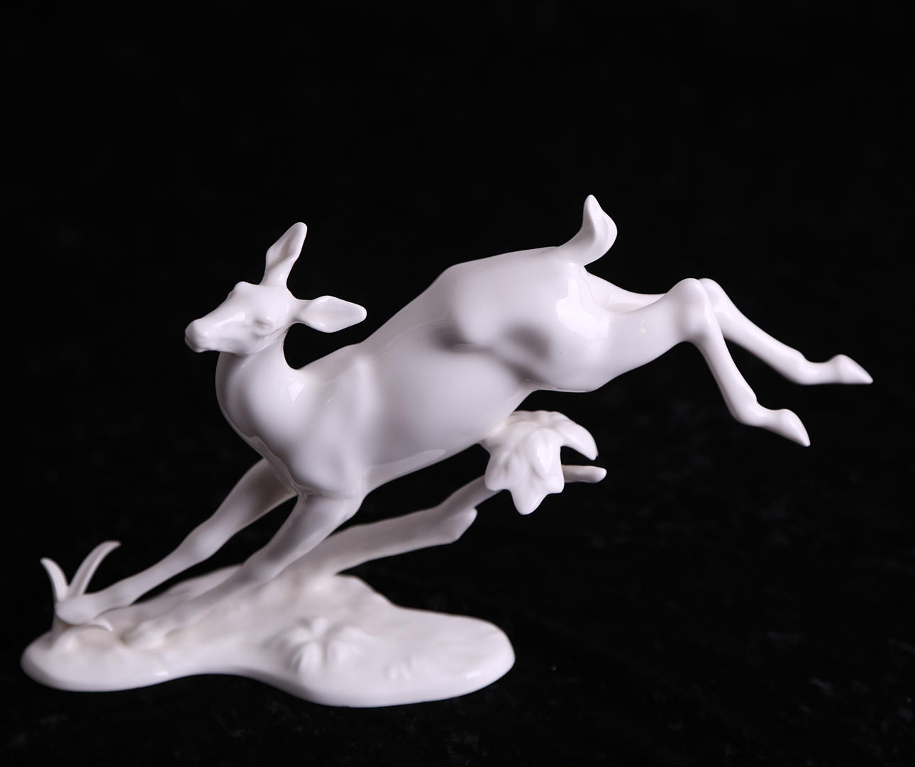 FIGURIN, benporslin, vit glaserad, Nippon Toki Kaisha - Noritaker - Japan, hjort.