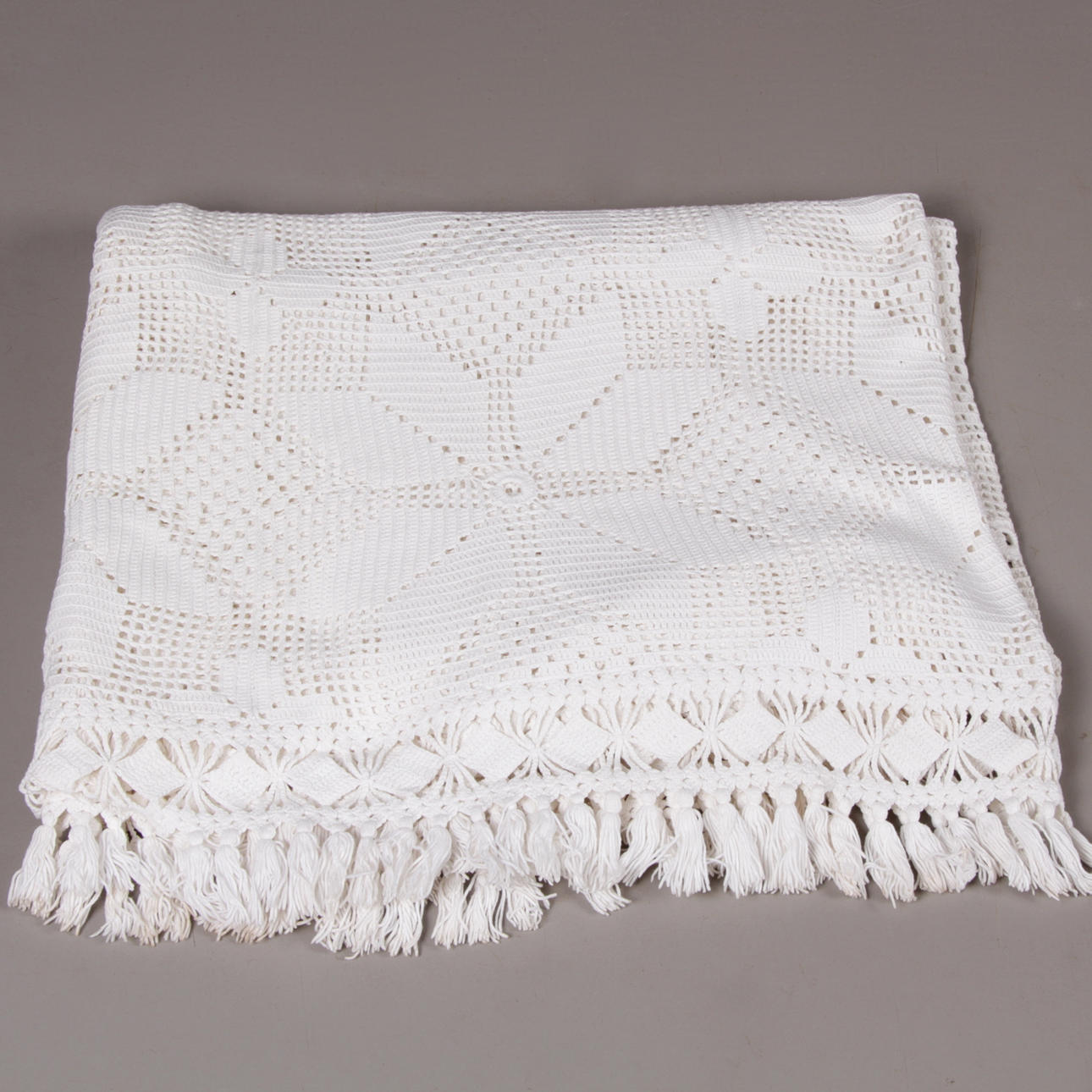 ÖVERKAST, för enkelsäng, virkat, 1900-tal.