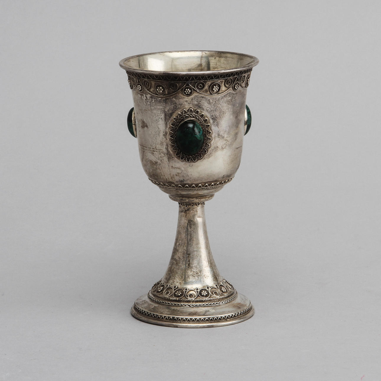 KIDDUSHBÄGARE, silver med Eilat, Zadok, Israel. Vikt 101,8 g.