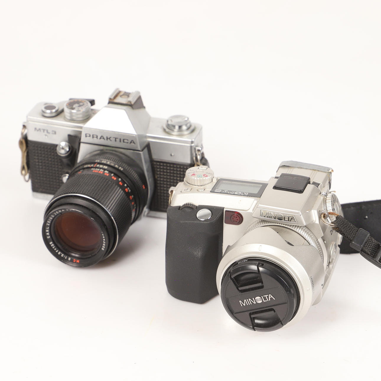 KAMERAS, 2 Stück, Minolta und Praktica.